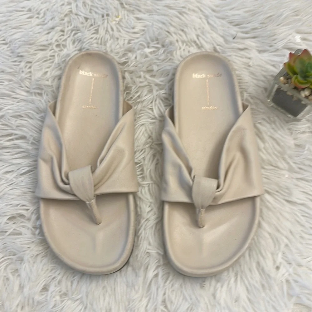 Black Studio Stone Nappa Leather cushioned thong sandals women size 7